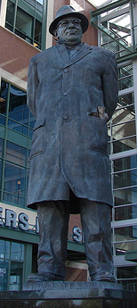 Vince-Lombardi-Statue-at-Lambeau-Field-photo_courtesy_of_acopperpenny